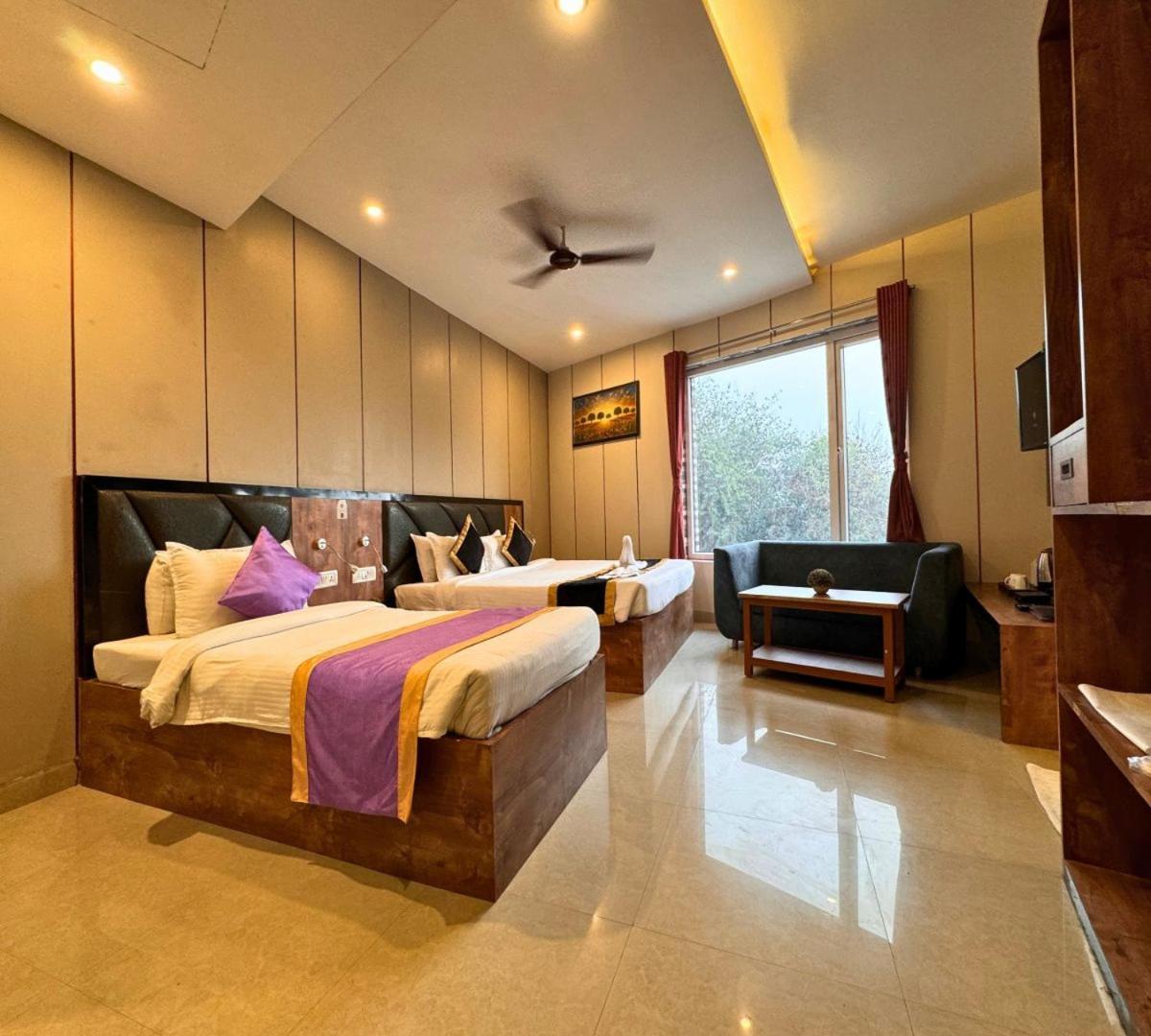 Hotel Runway Inn Pura Raghunāth Exterior foto